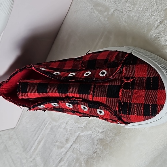 NWOT Women's Corky's red/blk slip on shoes. - Picture 5 of 8